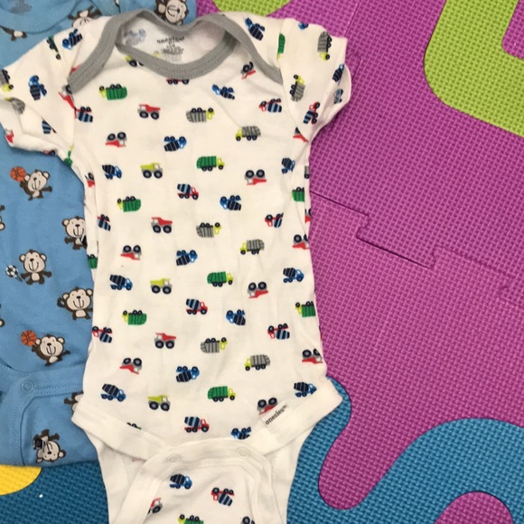 (4) 0-3 months ONESIES!! - Picture 2 of 8